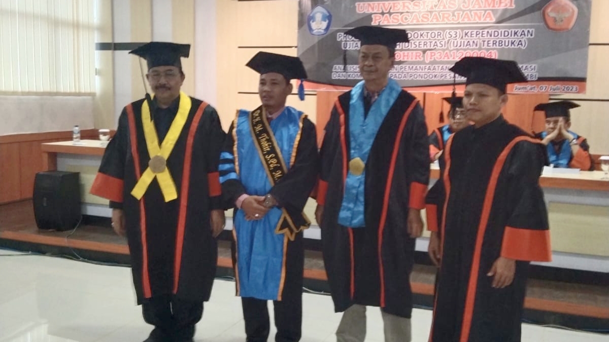 M Thohir raih gelar doktor kependidikan dari UNJA