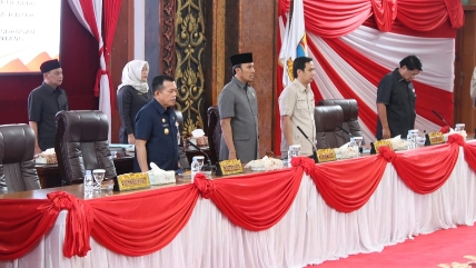Al Haris hadiri Paripurna DPRD Provinsi Jambi, Selasa (11/7)