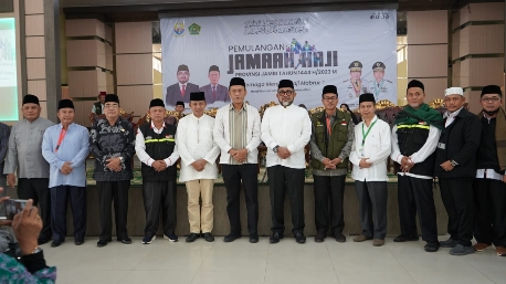 Sekda Sudirman sambut kedatangan jemaah haji Jambi kloter BTH 22, Minggu (23/7)