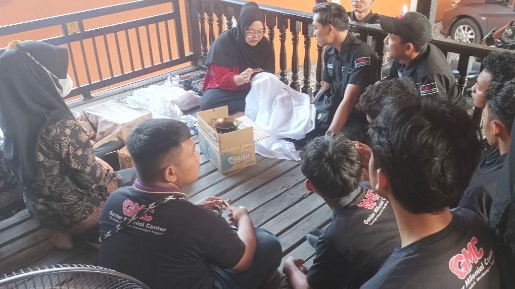 Ganjar Milenial Jambi menggelar pelatihan membatik, Jumat (25/8)