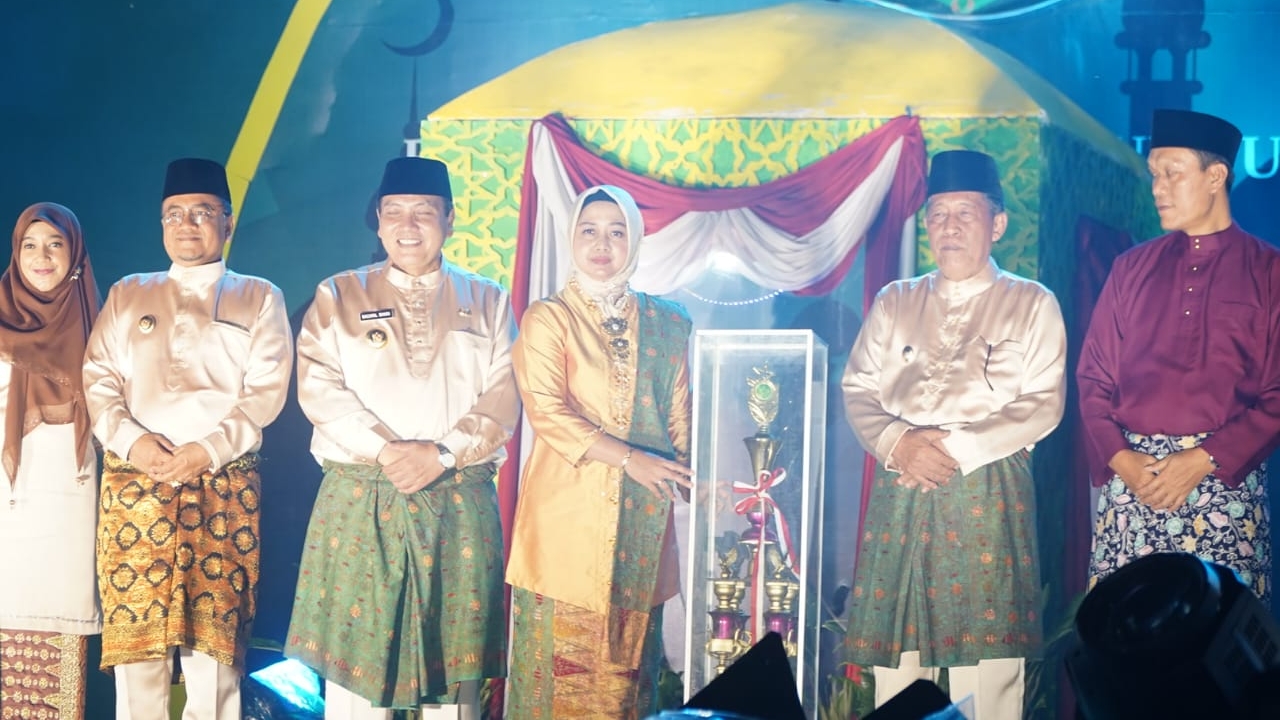 Abdullah Sani saat menutup MTQ ke-52 di Sarolangun, Selasa (29/8)
