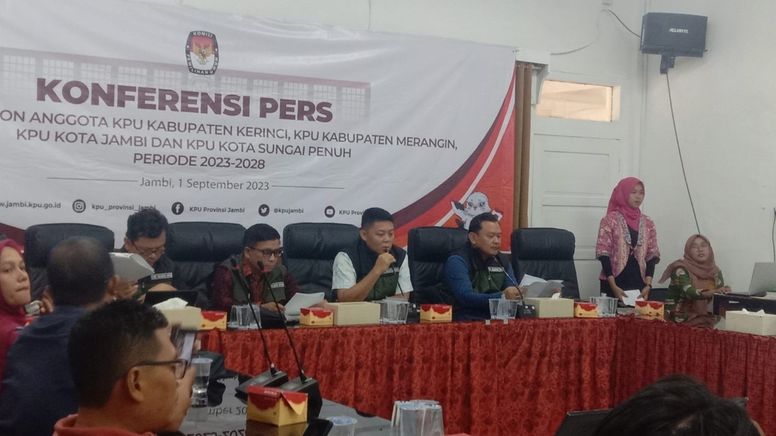 Konferensi pers pembukaan pendaftaran 4 KPU Kabupaten/Kota di Jambi