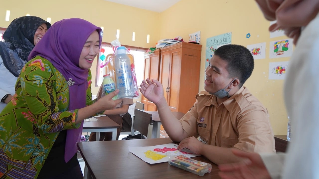 Hesti Haris saat kunjungi PLA SLBN 2 Kota Jambi, Rabu (6/9)