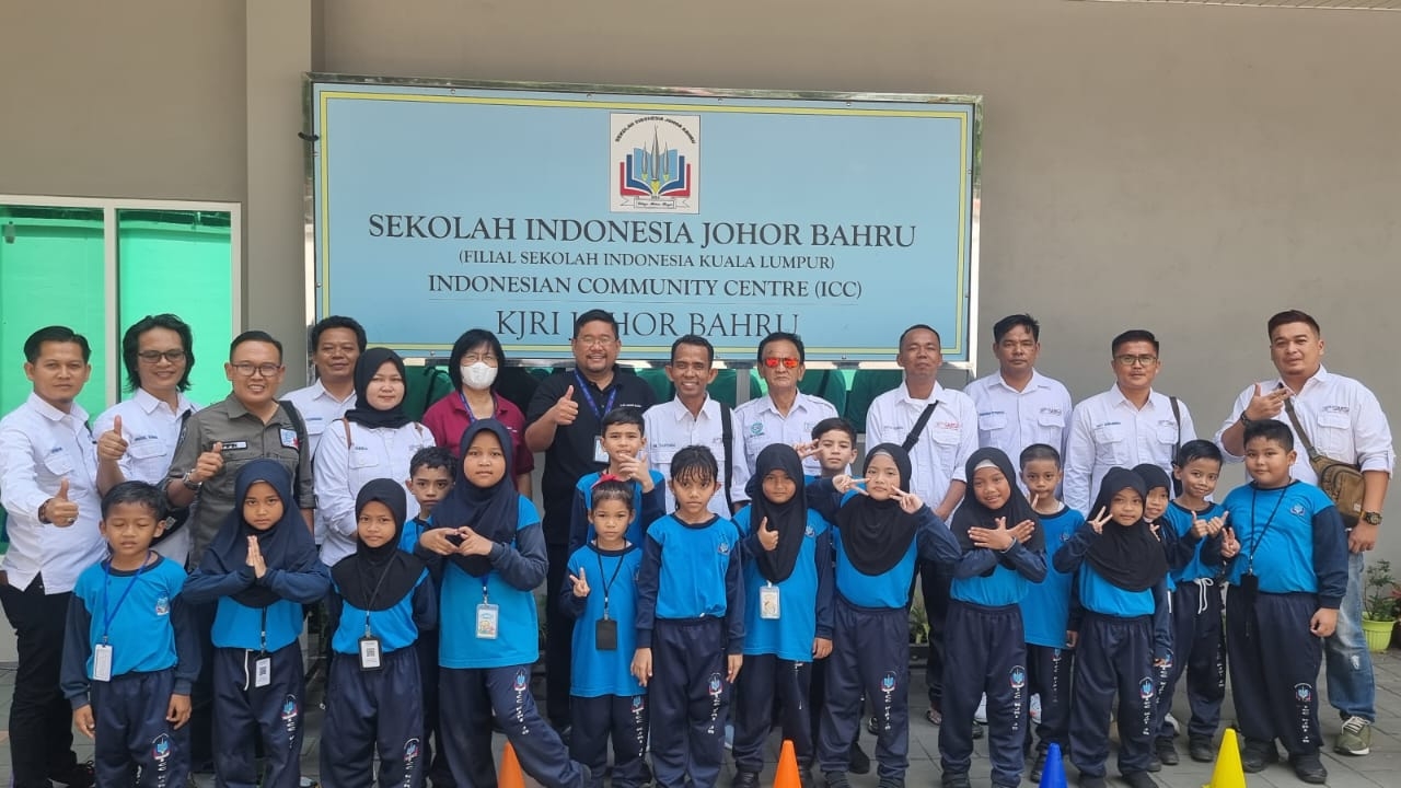 Pengurus SMSI Jambi saat kunjungi Sekolah Indonesia Johor Bahru 
