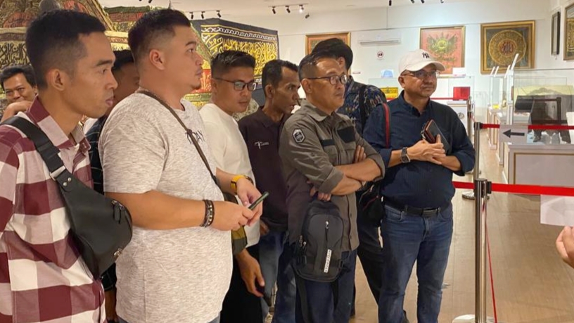 Rombongan SMSI Jambi didampingi Surya saat kunjungi Galeri Aura Islam Johor Bahru 