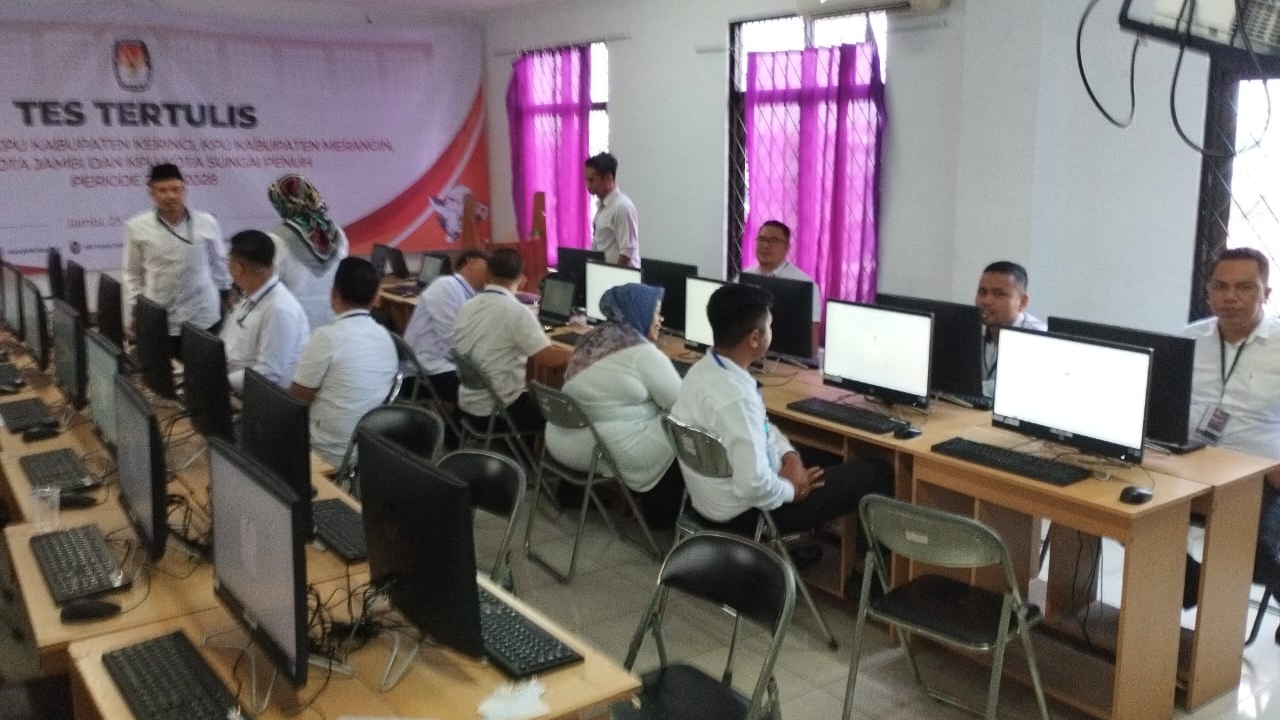 Tes tertulis 4 KPU Kabupaten dan Kota di Jambi, Senin (25/9)