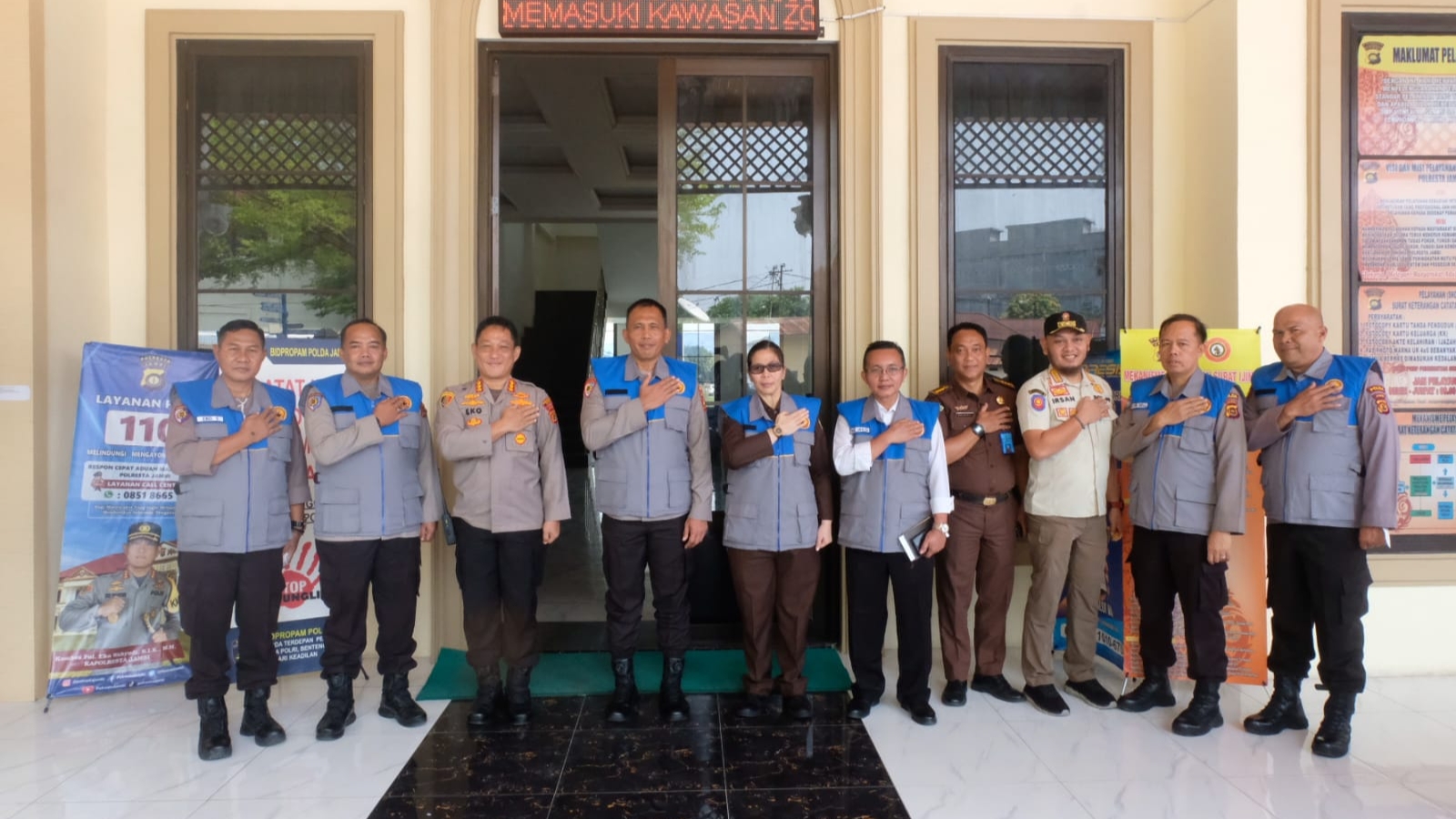 Satgas Saber Pungli Jambi sidak ke instansi layanan publik di Kota Jambi, Rabu (27/9)