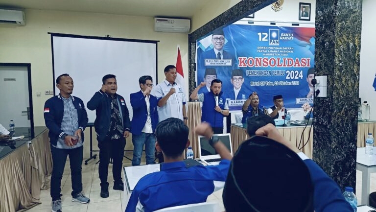 Al Haris mendampingi H. Bakri hadiri konsolidasi pemenangan Pemilu DPD PAN Tebo, Senin (23/10)