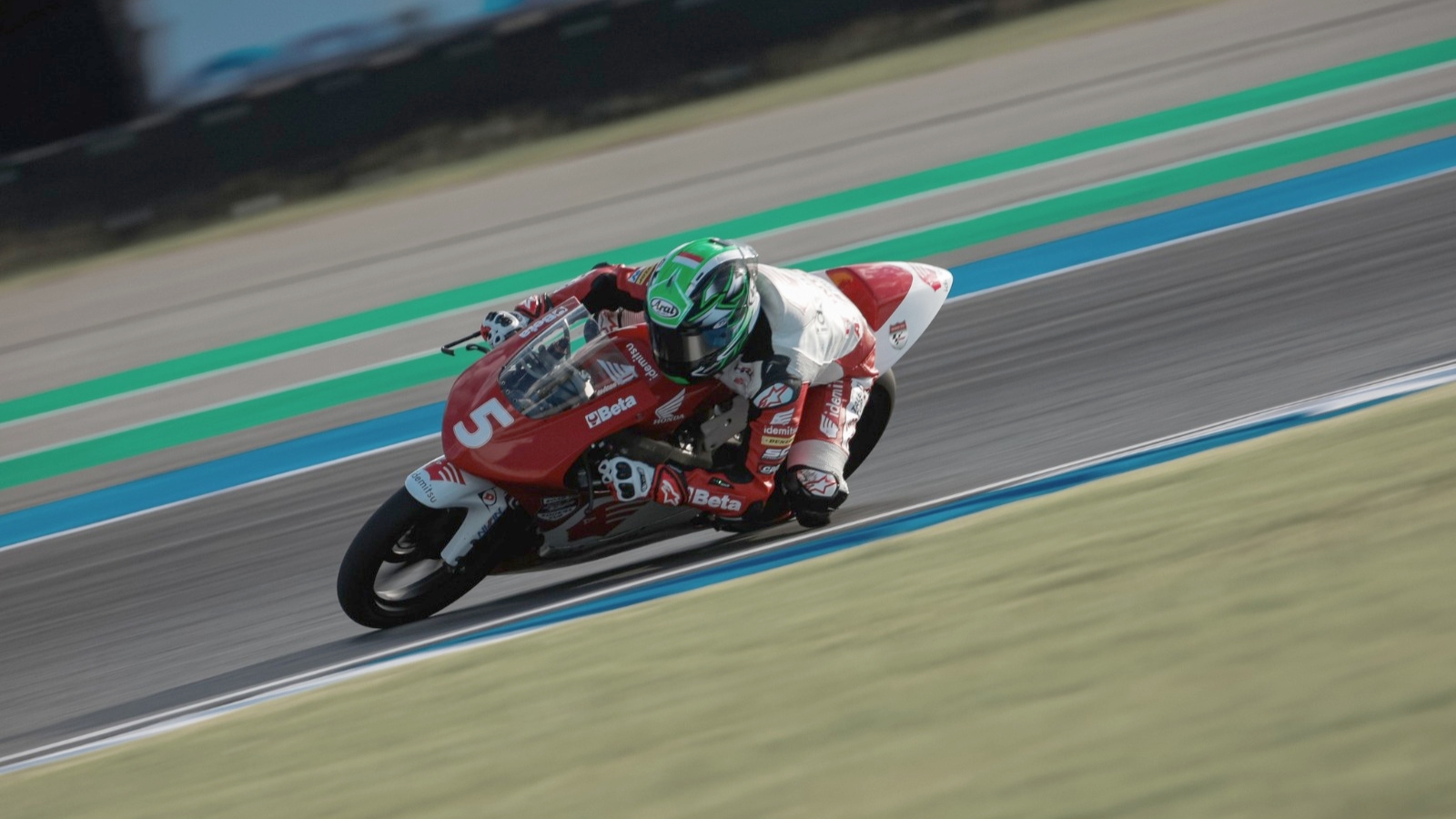 Pebalap Astra Honda Chessy Meilandri