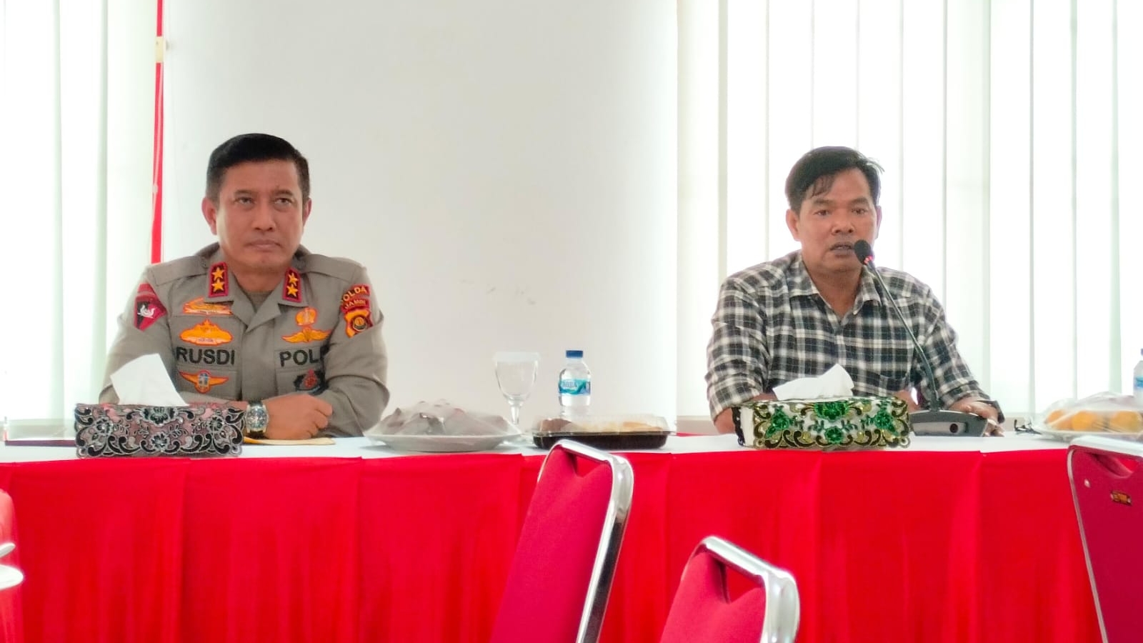 Kapolda Jambi, Irjen Pol Rusdi Hartono dan Ketua SMSI Jambi, Mukhtadi Putranusa 