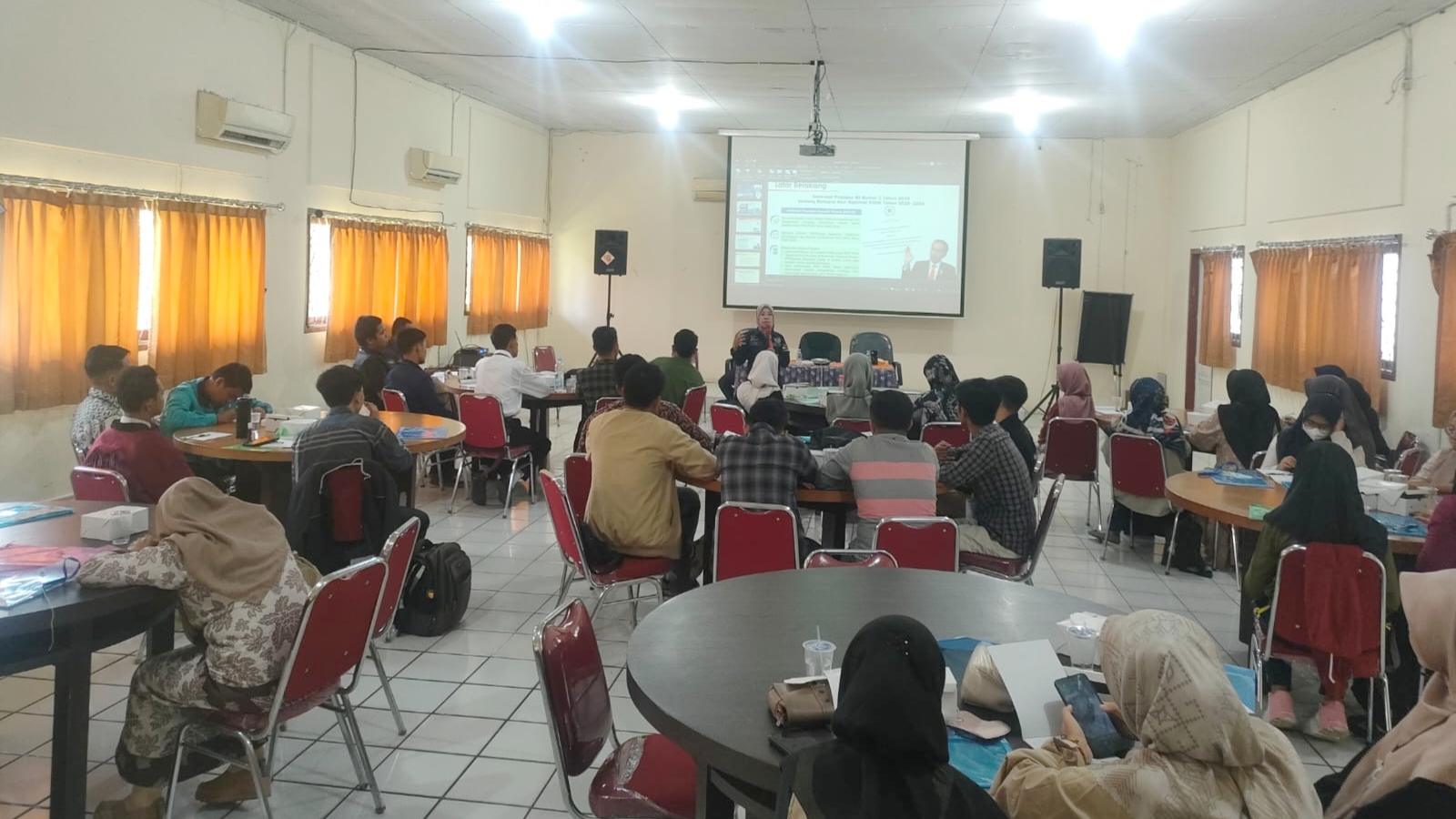 Seminar FPRJ yang bekerjasama dengan Badan Kesbangpol Jambi, Kamis (26/10)