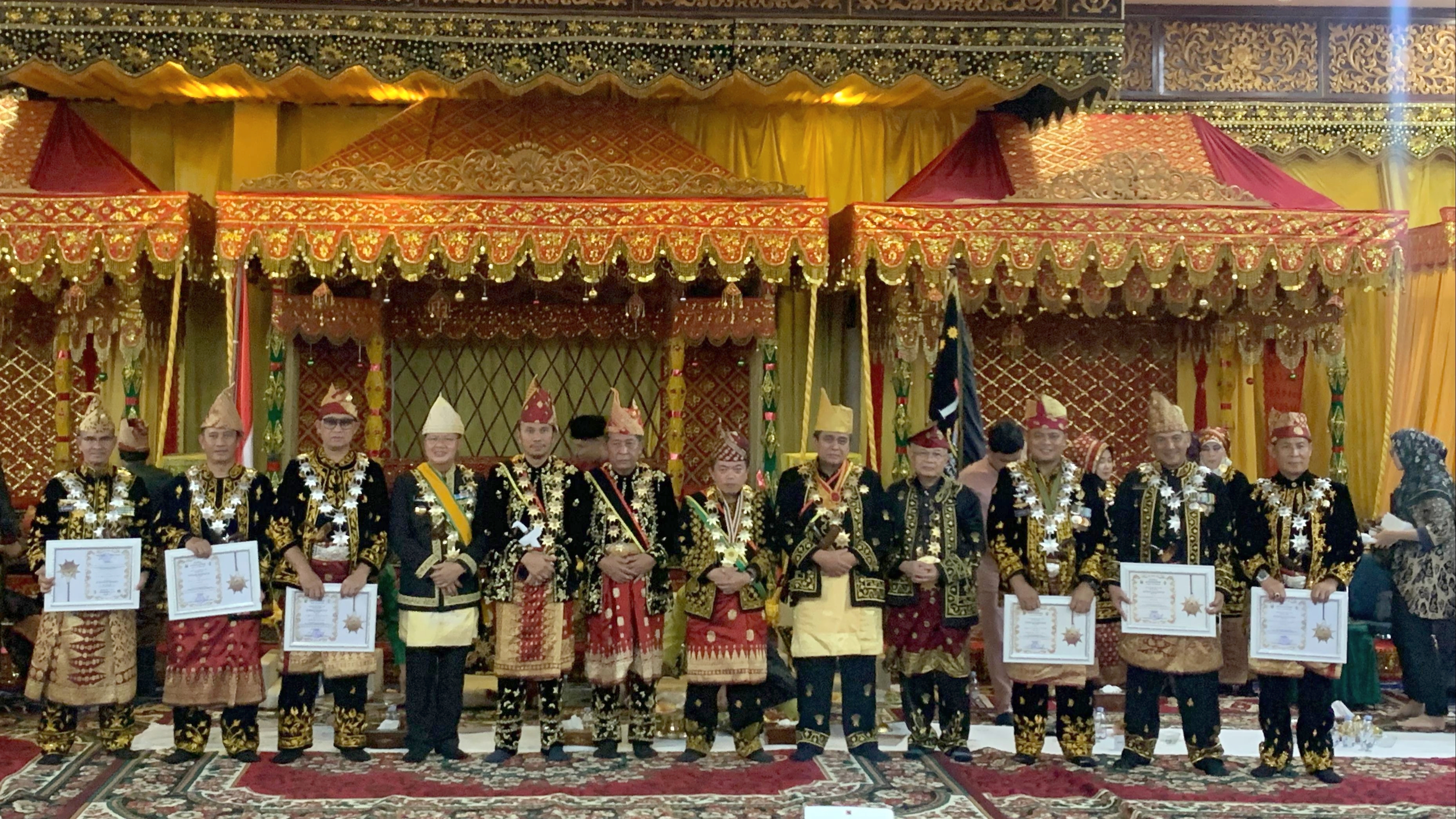 Edi Purwanto hadiri penyerahan gelar adat Jambi ke 13 tokoh di Balairung LAM Jambi, Kamis (4/1)