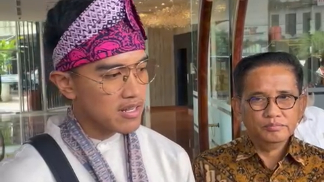 H Bakri sambut kedatangan Kaesang di Jambi