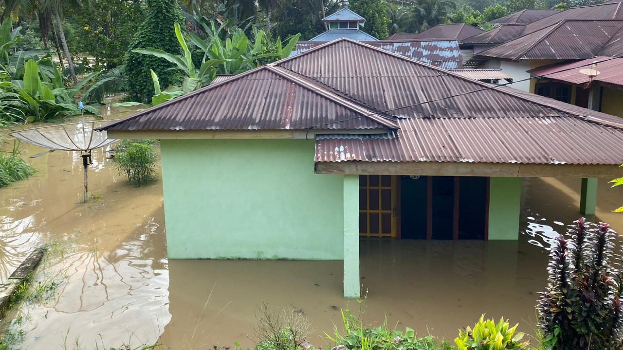 Beberapa desa terendam banjir akibat Sungai Batang Merangin meluap