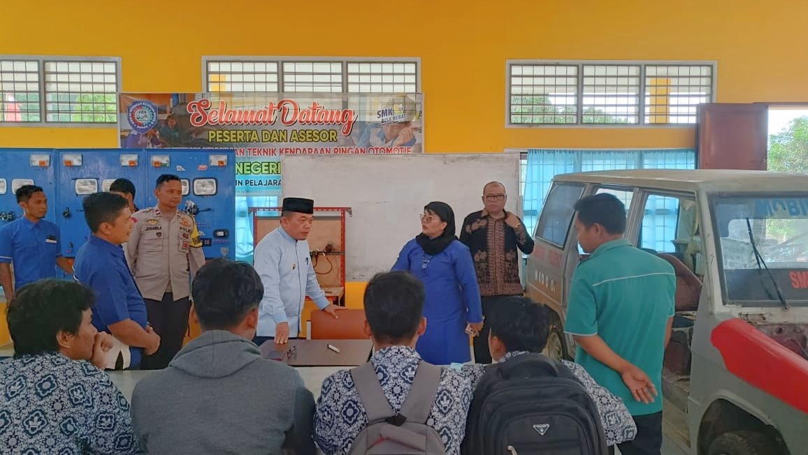 Al Haris saat kunjungi SMKN 8 Bungo, Kamis (18/1)