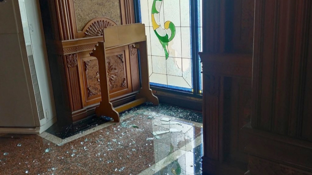 Aksi demo sopir batubara ricuh mengakibatkan kerusakan di Kantor Gubernur Jambi, Senin (22/1)