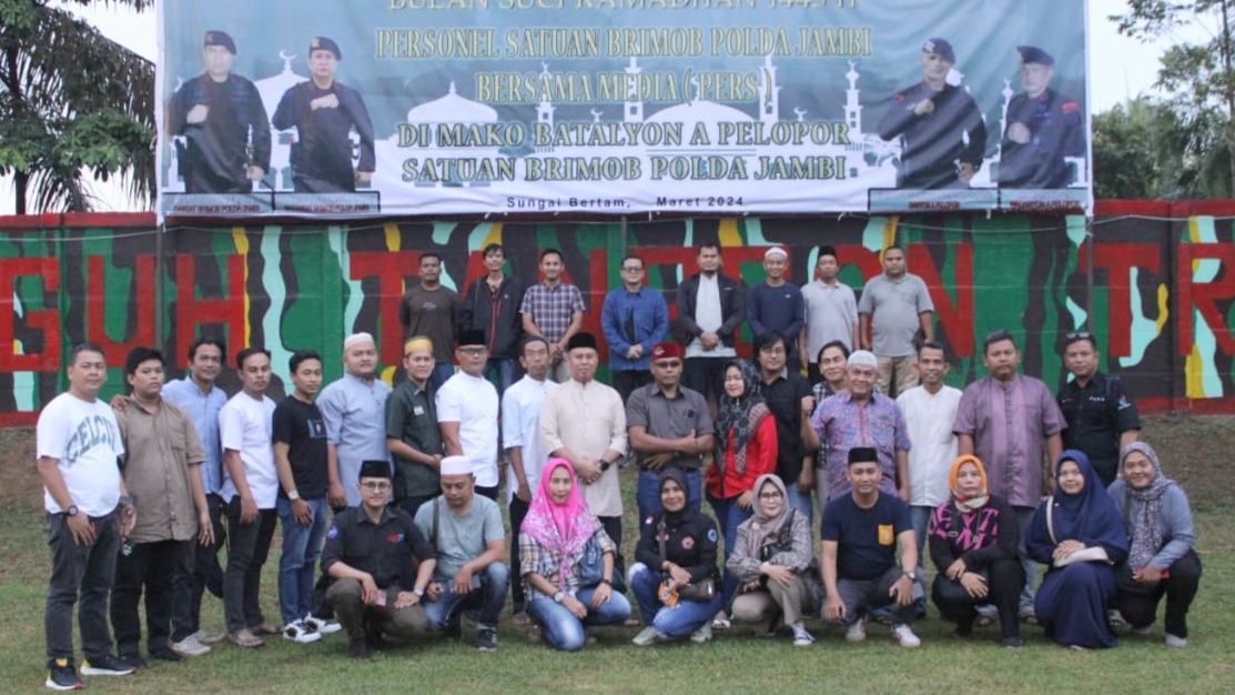 Dansat Brimob Polda Jambi buka puasa bersama insan pers di Mayon A Pelopor, Kamis (28/3)