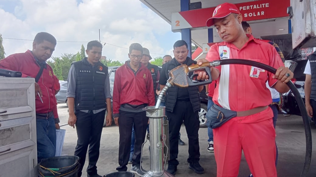 Ditreskrimsus Polda Jambi bersama pertamina sidak beberapa SPBU di Kota Jambi, Jumat (29/3)