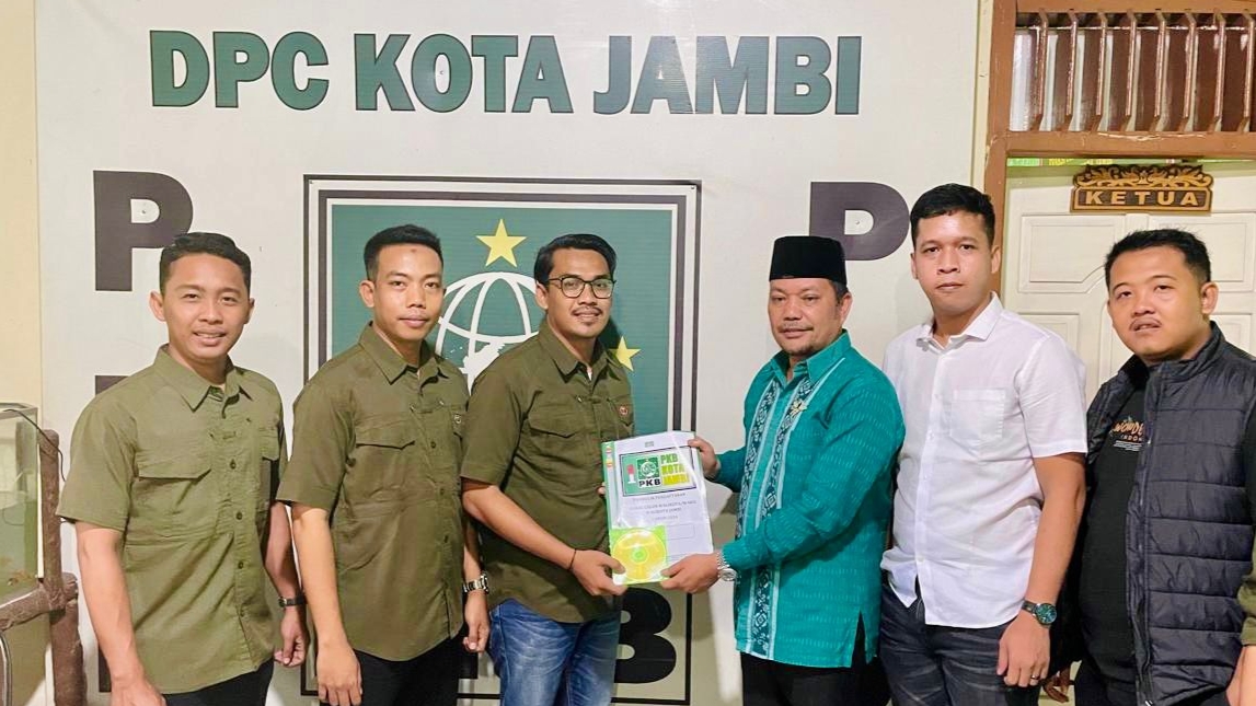 Milenial Iqbal Linus ambil formulir pendaftaran Cawako di PKB, Sabtu (27/4)