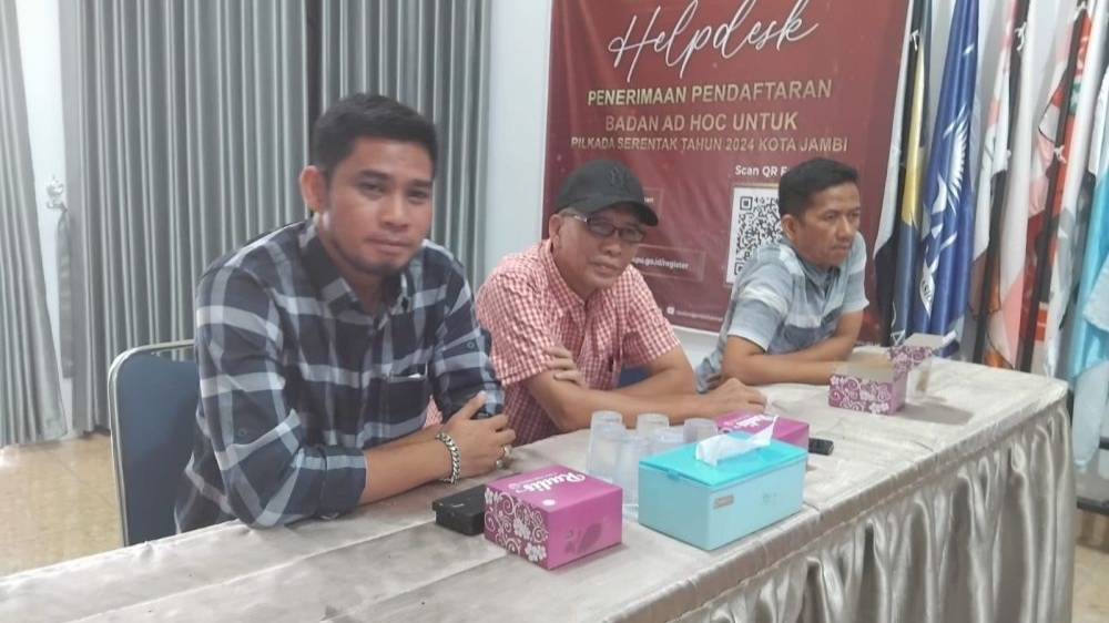 Pardomuan Siregar (kiri)