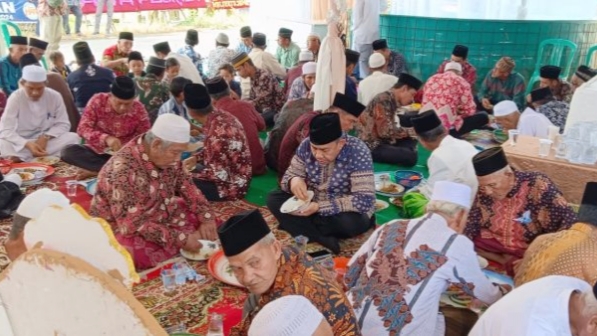 H Abdul Rahman saat menghadiri undangan warga di Penyengat Rendah