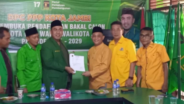 Budi Setiawan saat mendaftar di PPP Kota Jambi
