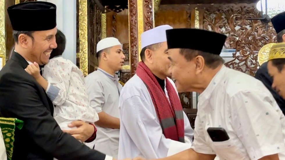 Edi Purwanto shalat Idul Adha 1445 H di Masjid Agung Al Falah, Senin (17/6)