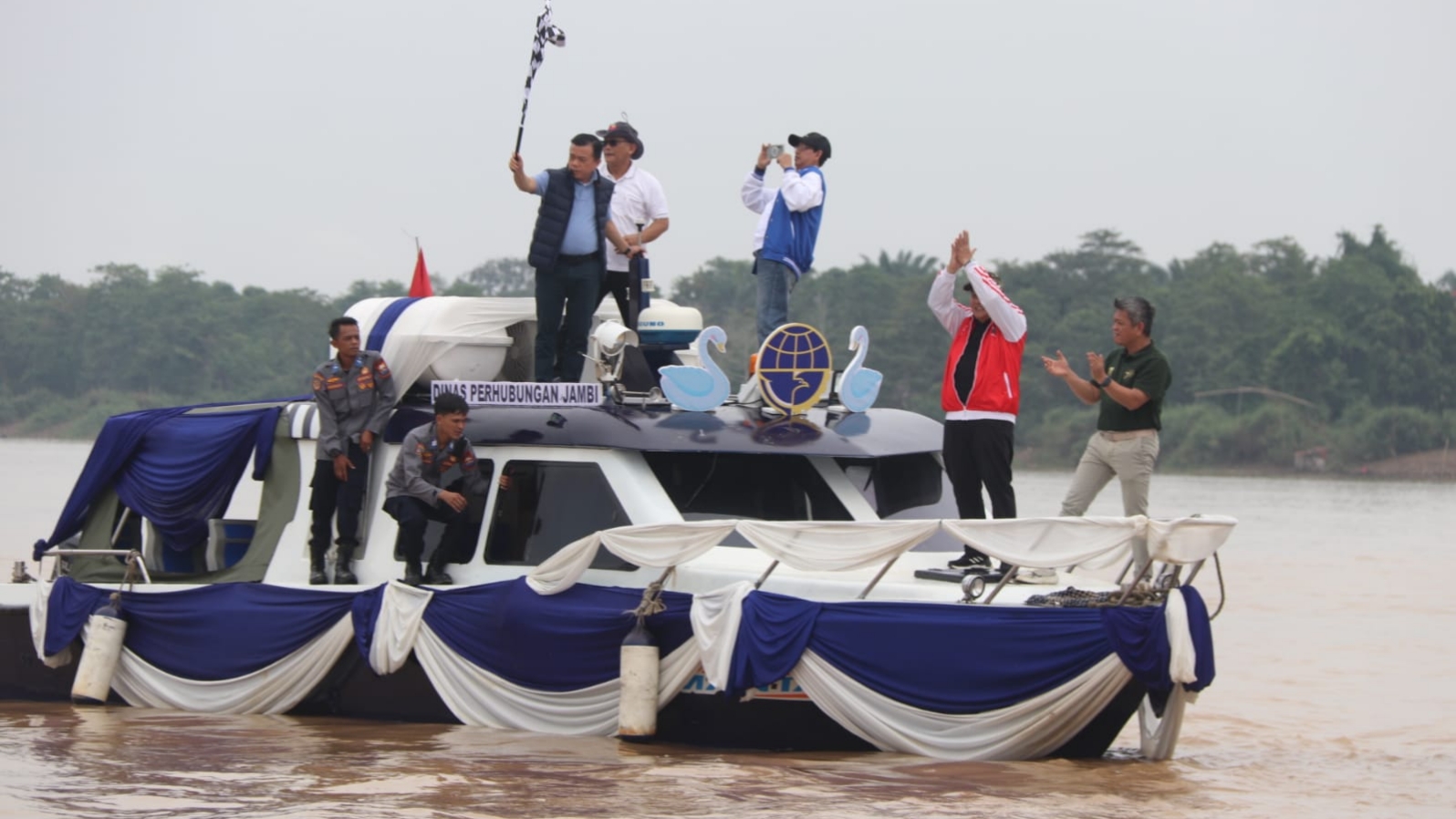Al Haris hadiri pembukaan parade perahu hias, Sabtu (6/7)