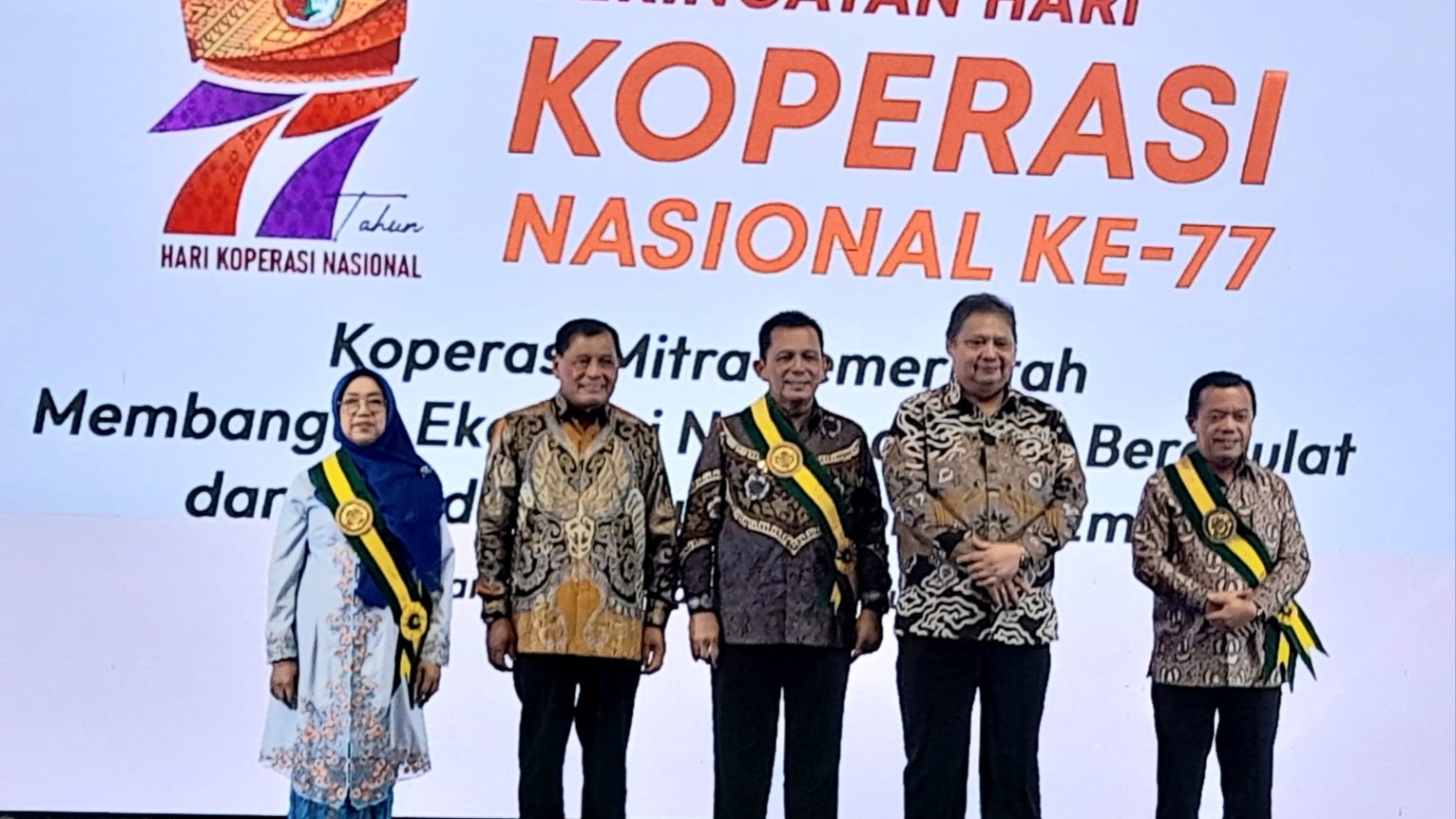 Al Haris terima penghargaan Bintang Abhinaya Jagadhita dari Dekopin
