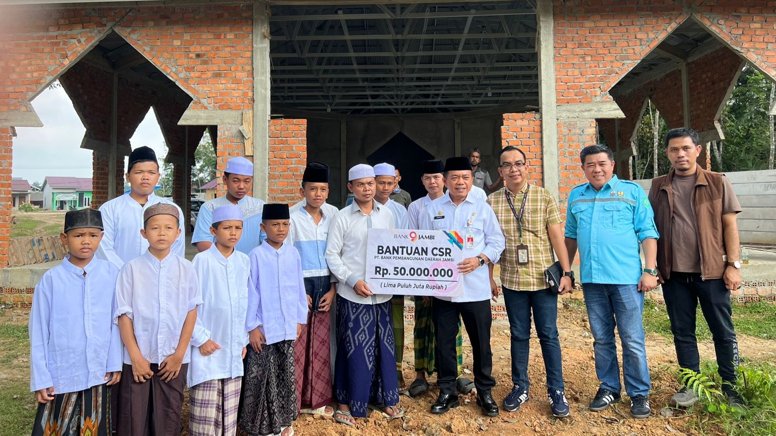 Al Haris salurkan bantuan CSR di Ponpes Darul Mukhlasin Al Hasanah, Sabtu (27/7)