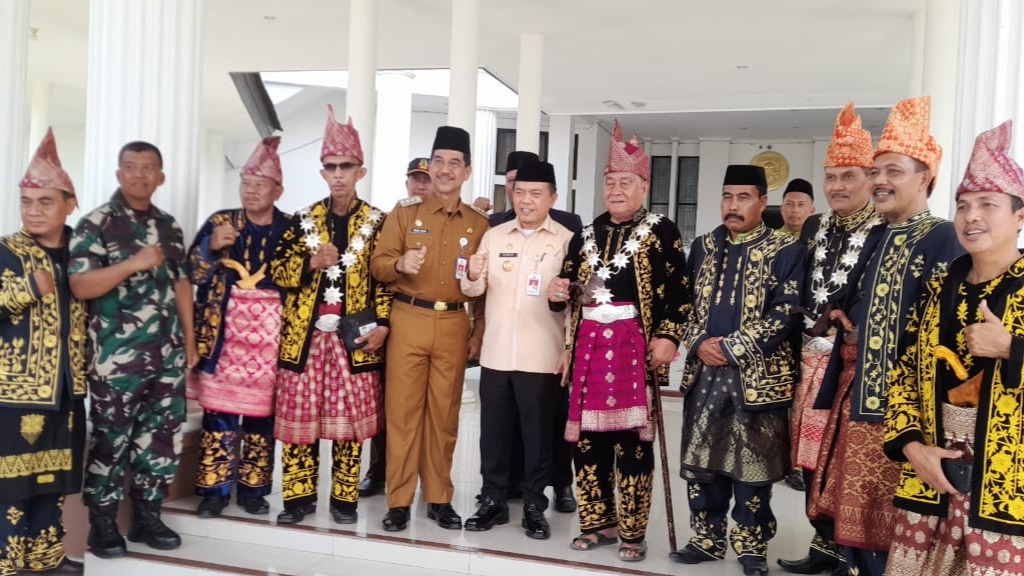 Al Haris hadiri pengukuhan pejabat BPD dan pemangku adat se-Muaro Jambi, Selasa (30/7)