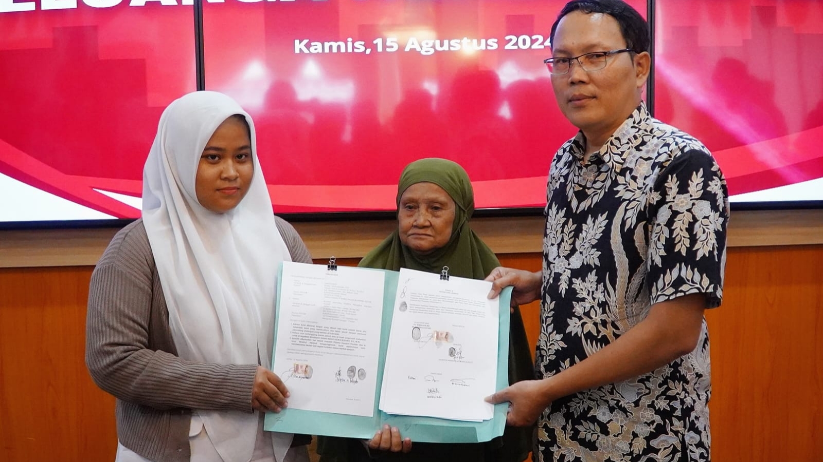 Pemprov Jambi fasilitasi pemberian tali asih kepada keluarga nenek Hafsah