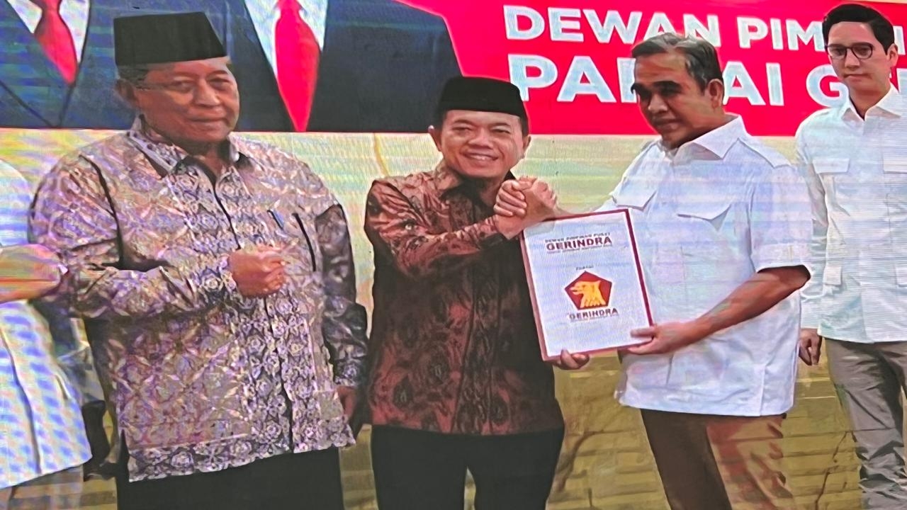 Al Haris-Sani terima SK Rekomendasi Partai Gerindra maju di Pilgub Jambi 2024, Jumat (23/8)