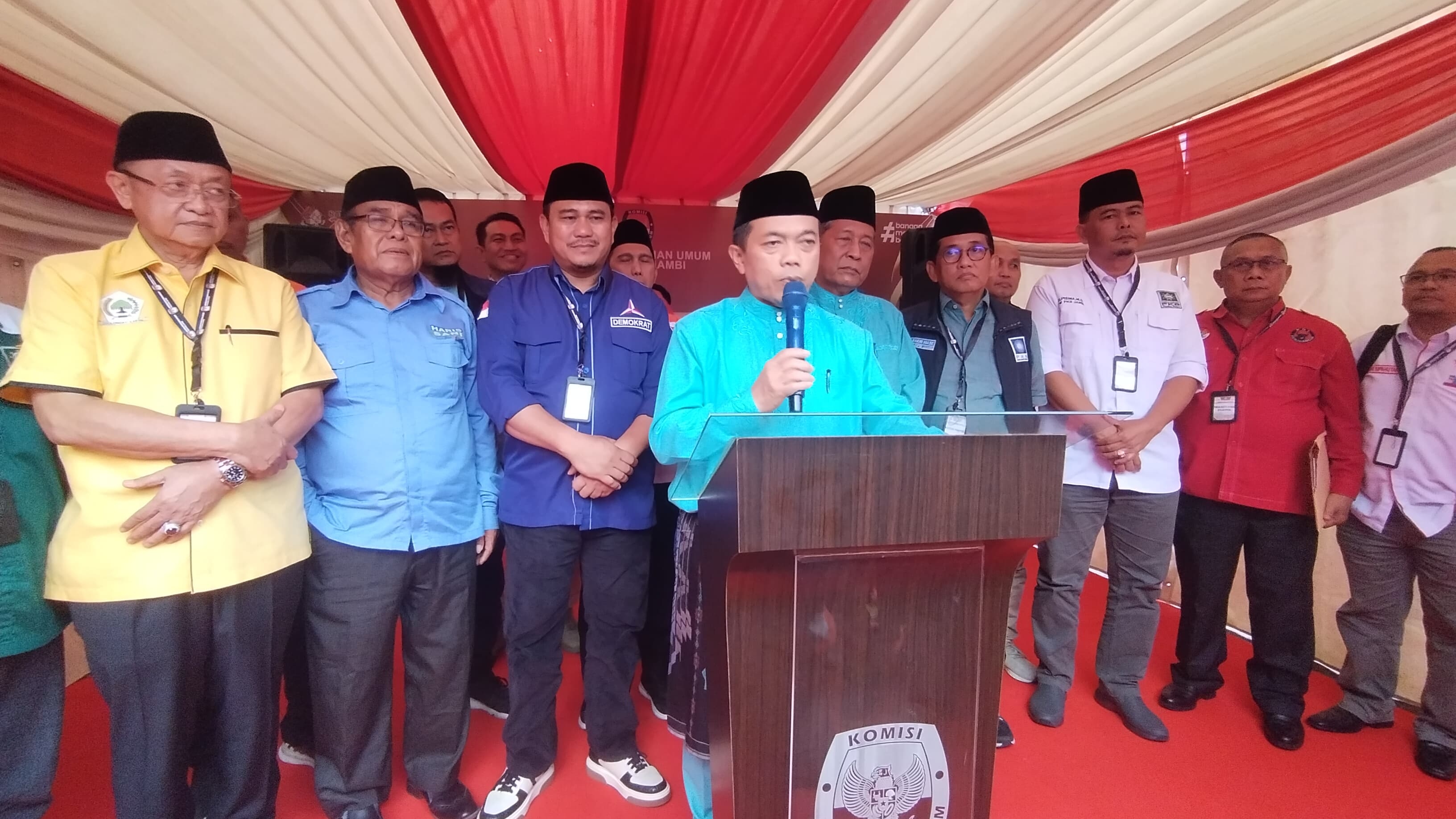Al Haris saat pendaftaran ke KPU Provinsi Jambi, Rabu (28/8)