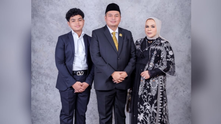 Kemas Faried Alfarelly dan keluarga 
