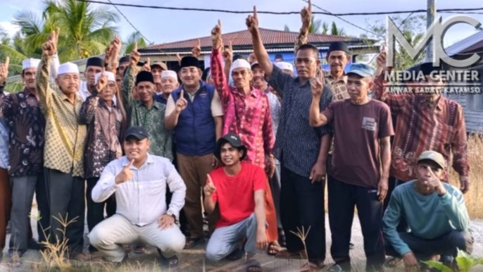 UAS saat silaturrahmi dengan warga Tungkal V Kecamatan Seberang Kota, Kamis (3/10)