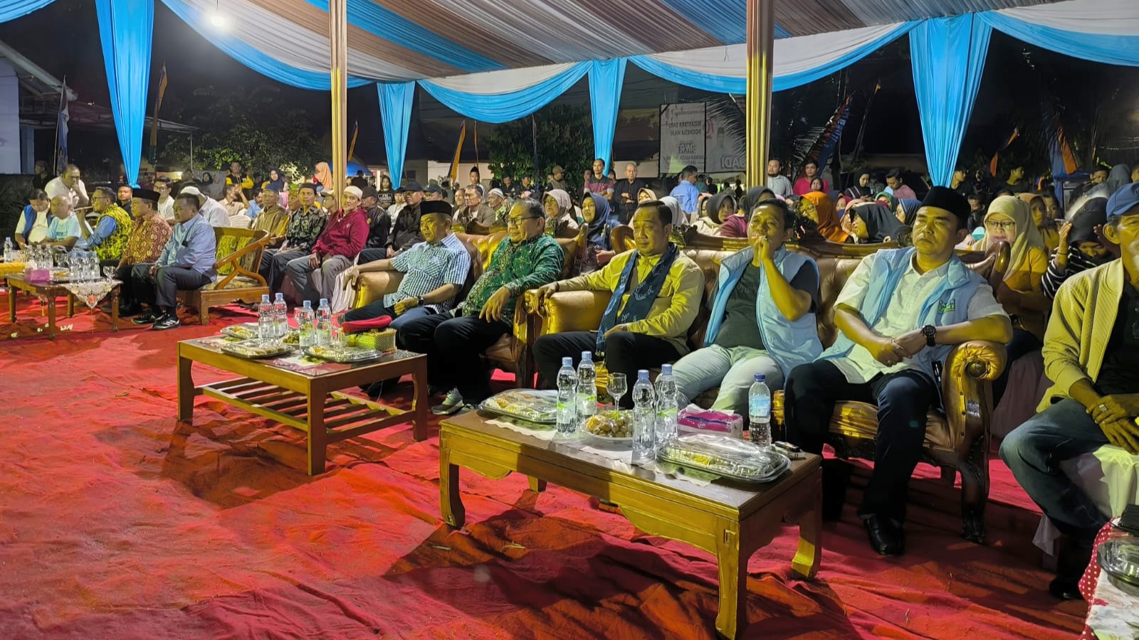 Al Haris saat silaturahmi dengan warga Sungai Pinang, Bungo, Kamis (4/10) malam