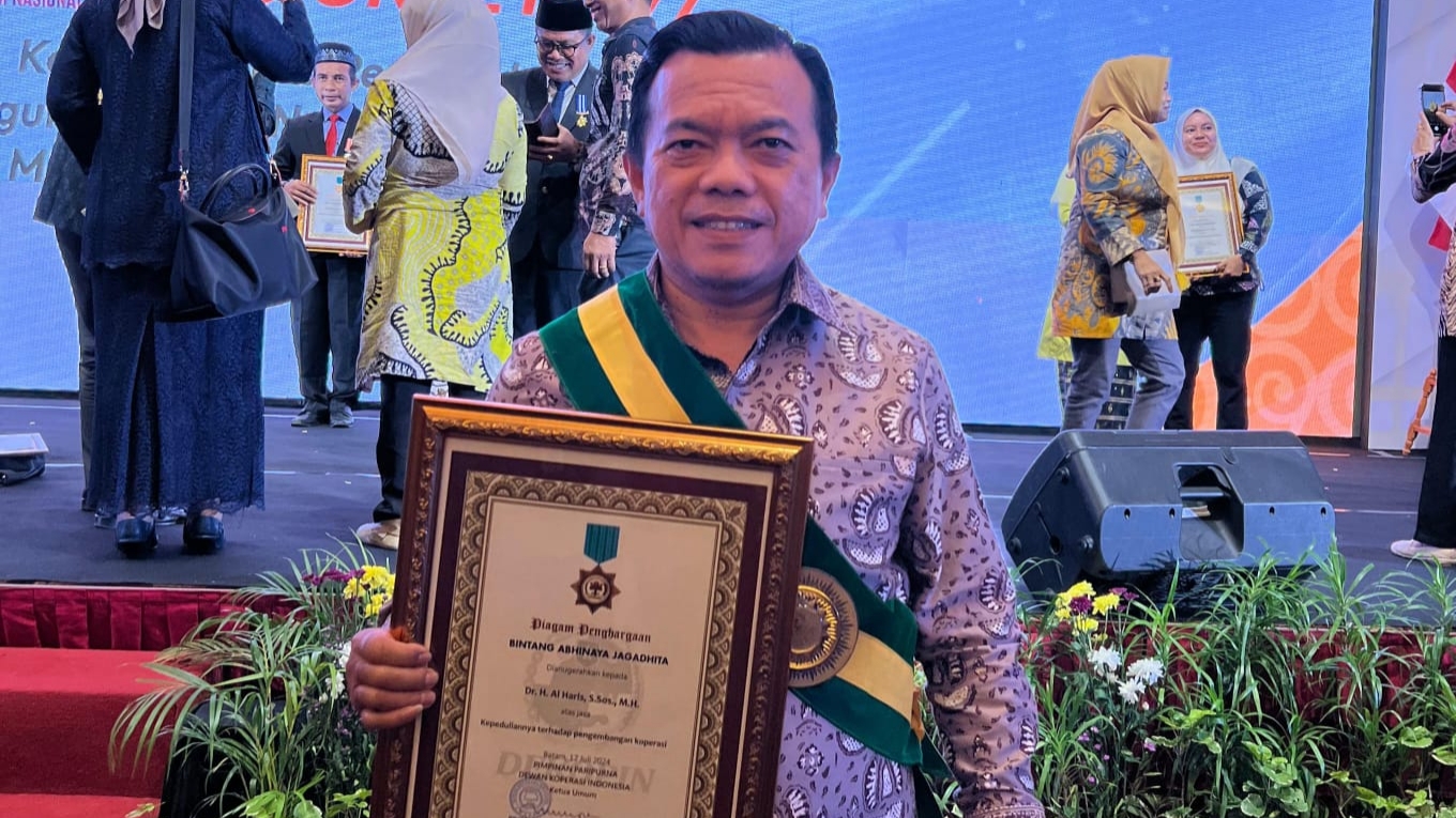 Al Haris meraih penghargaan Bintang Abhinaya Jagadhita dari Dekopin