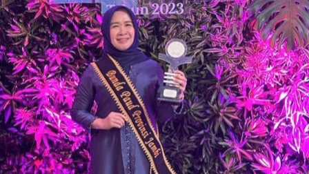 Isteri Al Haris terima penghargaan Wiyata Darma Madya dari Kemendikbud Ristek RI