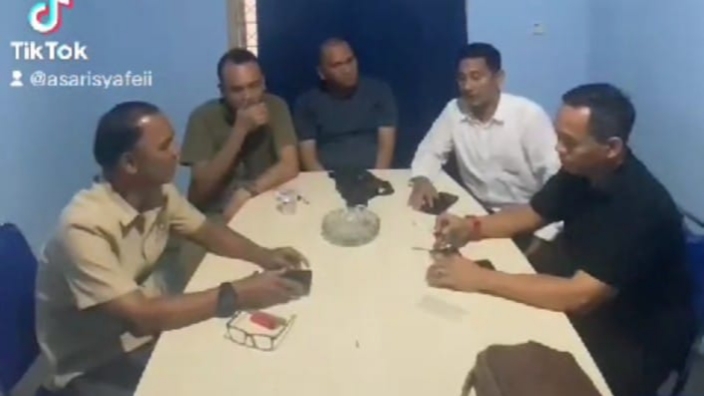 Perusak baliho Haris-Sani saat sambangi Posko Pemenangan Haris-Sani