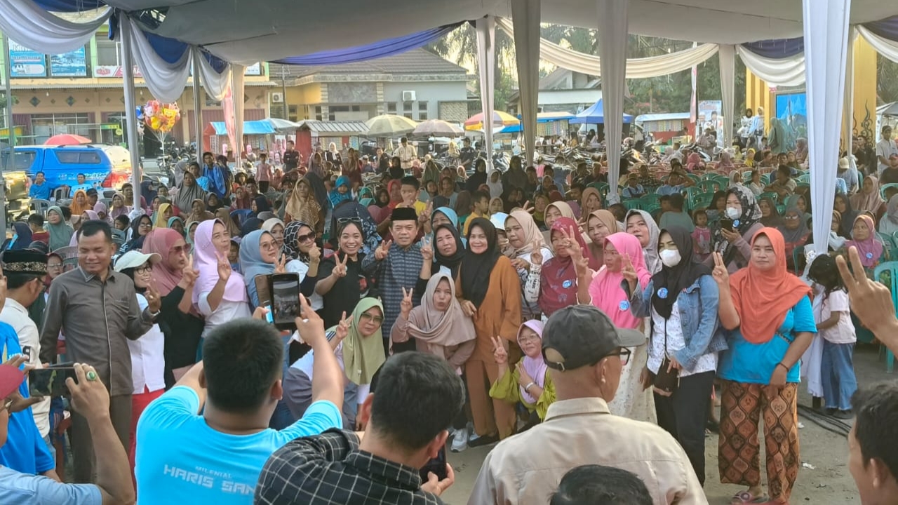 Al Haris saat silaturahmi dengan warga Batang Asam, Senin (28/10)