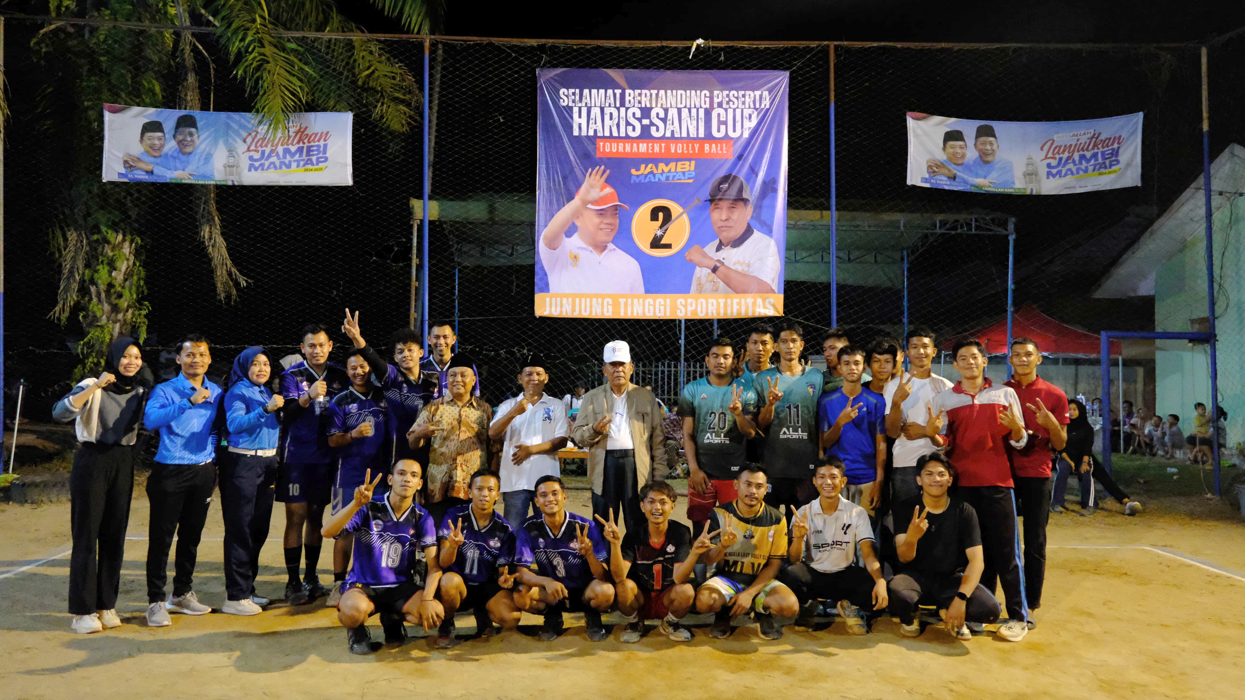 Abdullah Sani saat buka turnamen voli di Pijoan, Rabu (30/10) malam