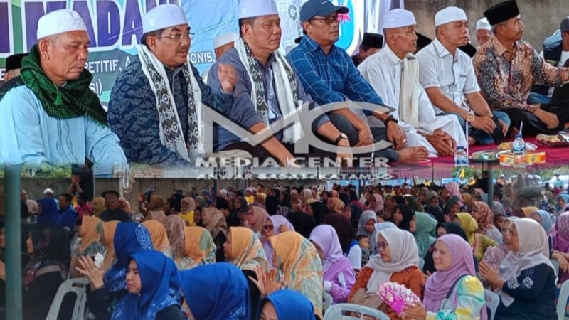 UAS saat silaturahmi dengan warga Kecamatan Bram Itam