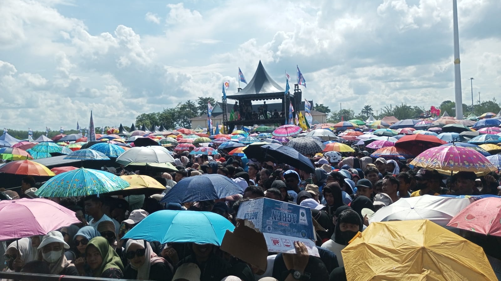 Puluhan ribu warga hadiri kampanye akbar Haris-Sani, Kamis (7/11)