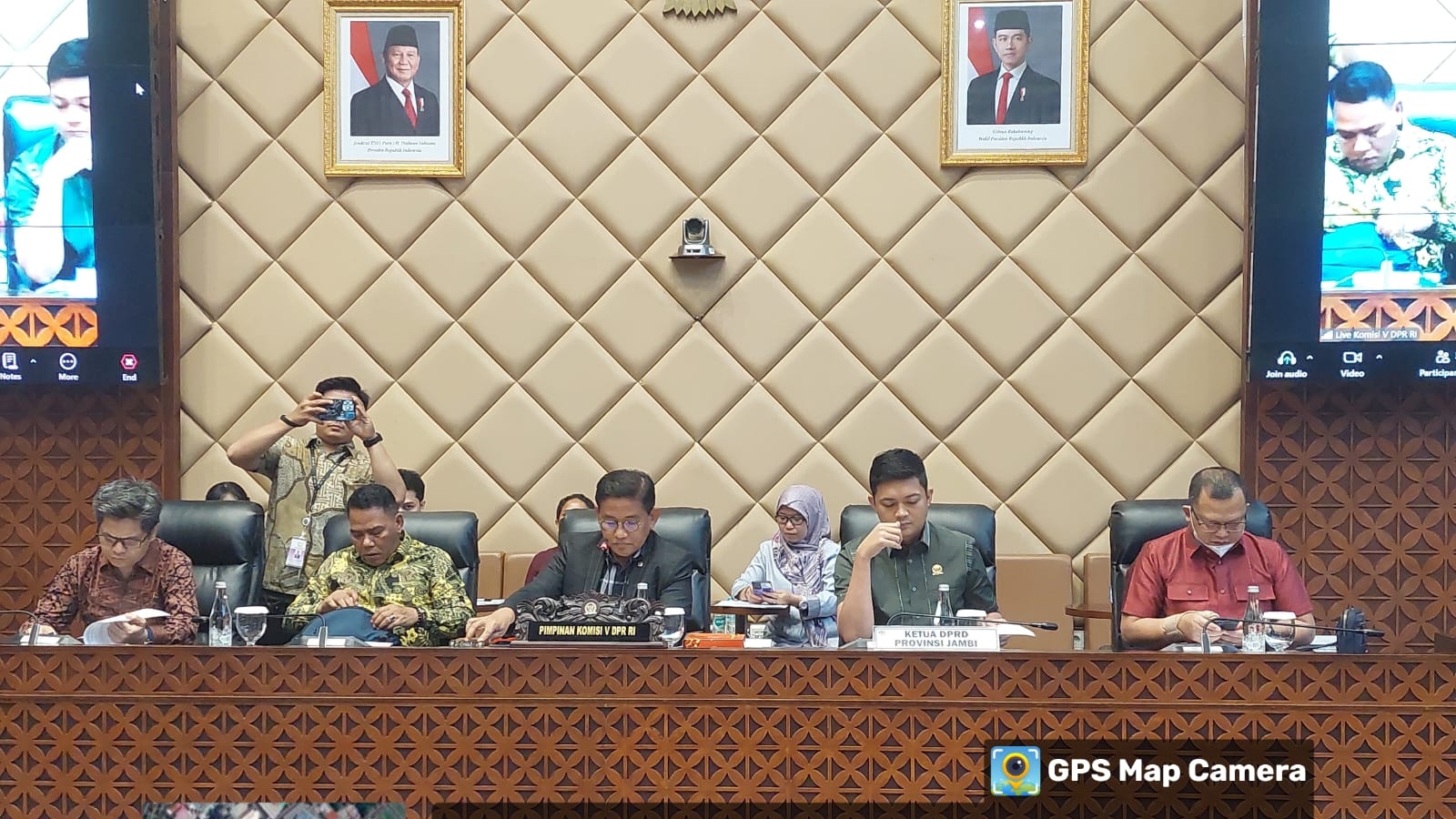 Ansori (kiri) saat konsultasi dengan Komisi V DPR RI, Kamis (14/11)