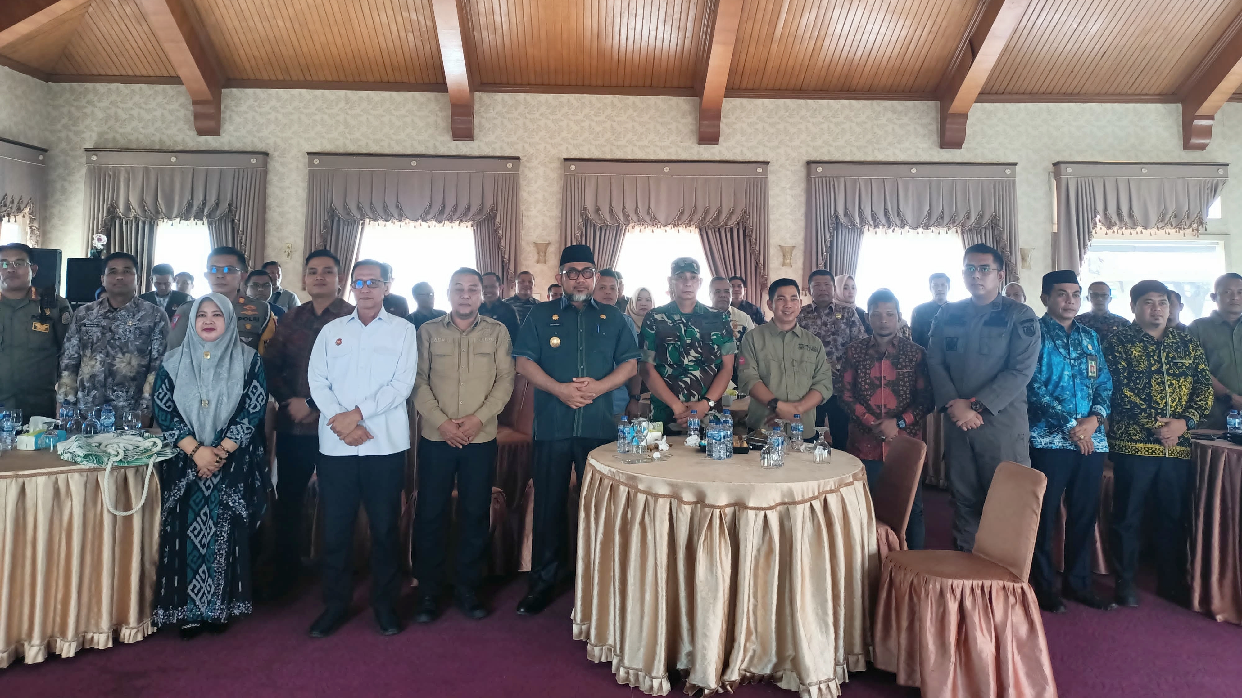 Sudirman saat meninjau logistik di Tanjab Timur, Kamis (14/11)