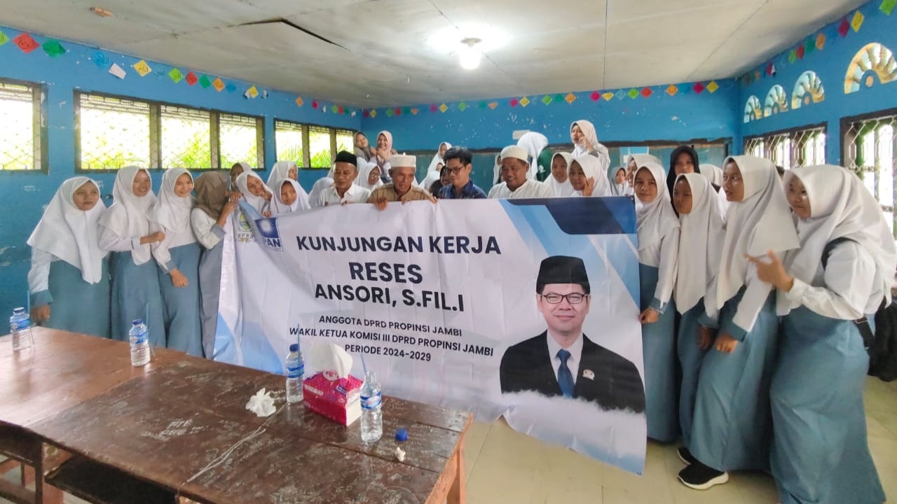Ansori saat reses di Madrasah Aliyah Tarbiyah Tanjung Agung, Senin (2/12)