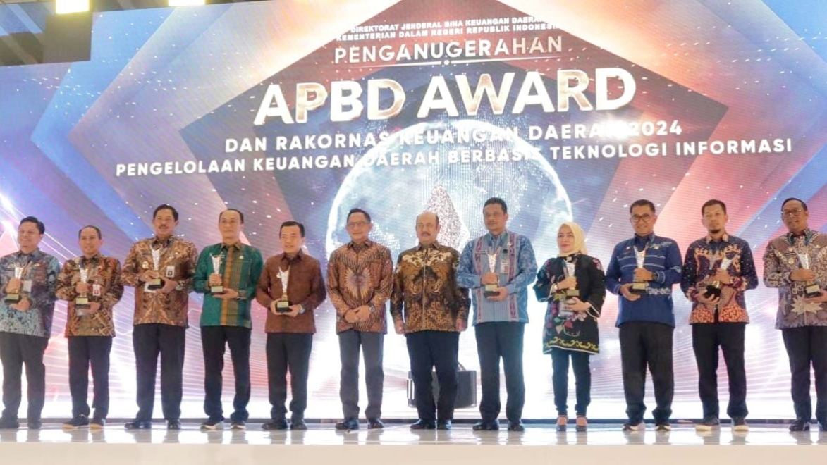 Al Haris terima penghargaan APBD Awards tahun 2024 dari Kemendagri