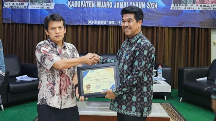 Pertamina EP Jambi raih penghargaan atas komitmen TJSL dari Bupati Muaro Jambi
