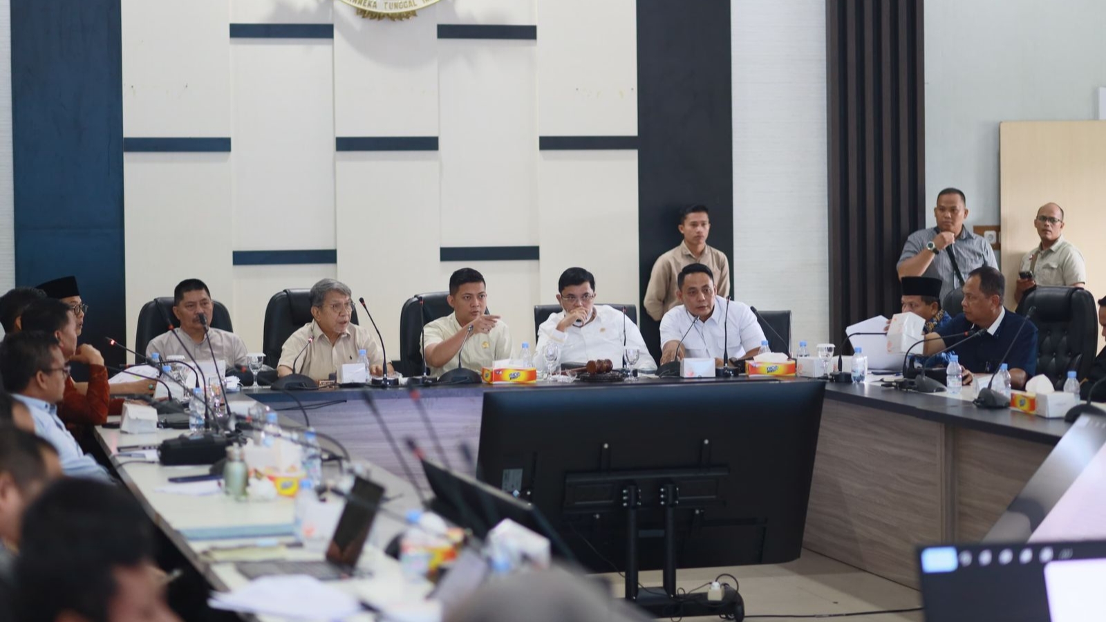 DPRD Jambi audensi bersama Asosiasi Honorer se-Provinsi Jambi, Jumat (17/1)
